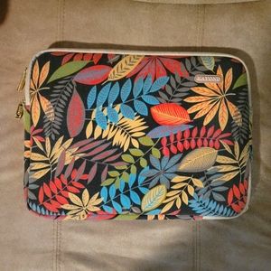 Kayond computer sleeve.